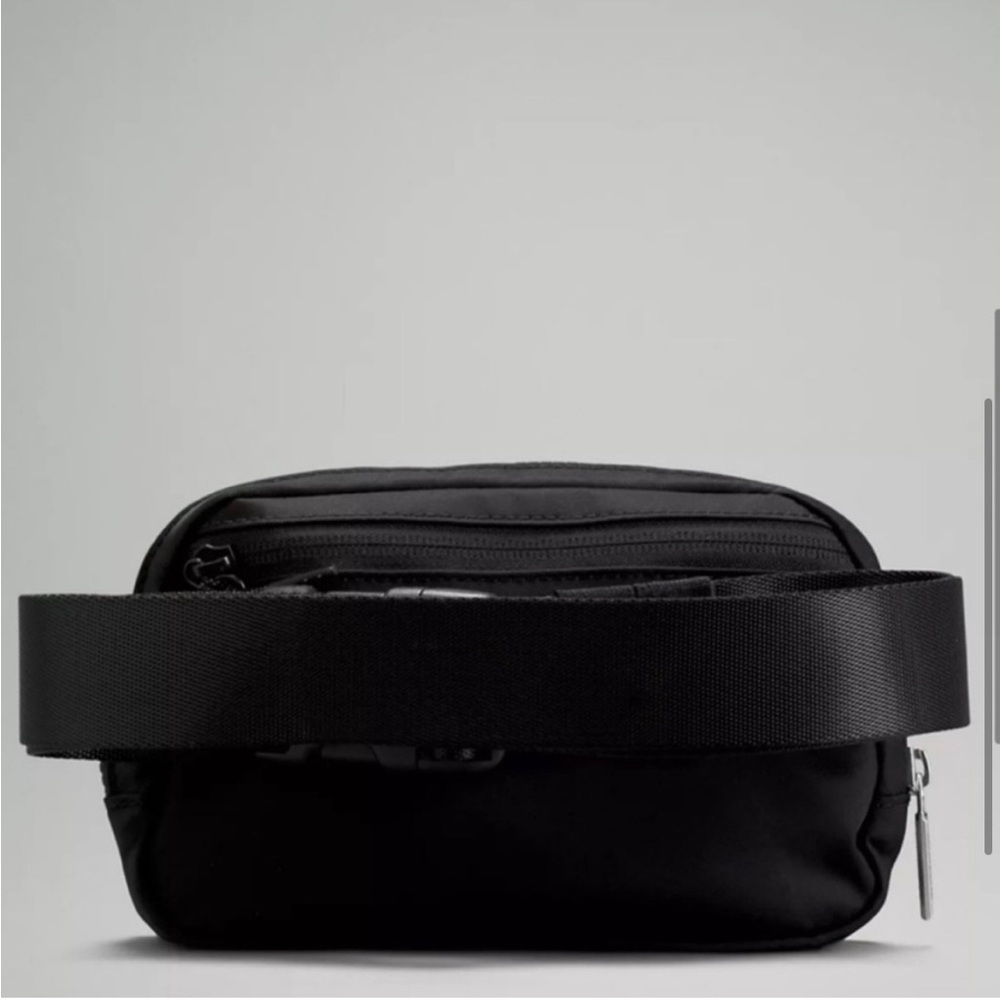 Lululemon Everywhere Belt Bag - Authentic, NWT - Black, Burnt Caramel - Picture 2 of 15